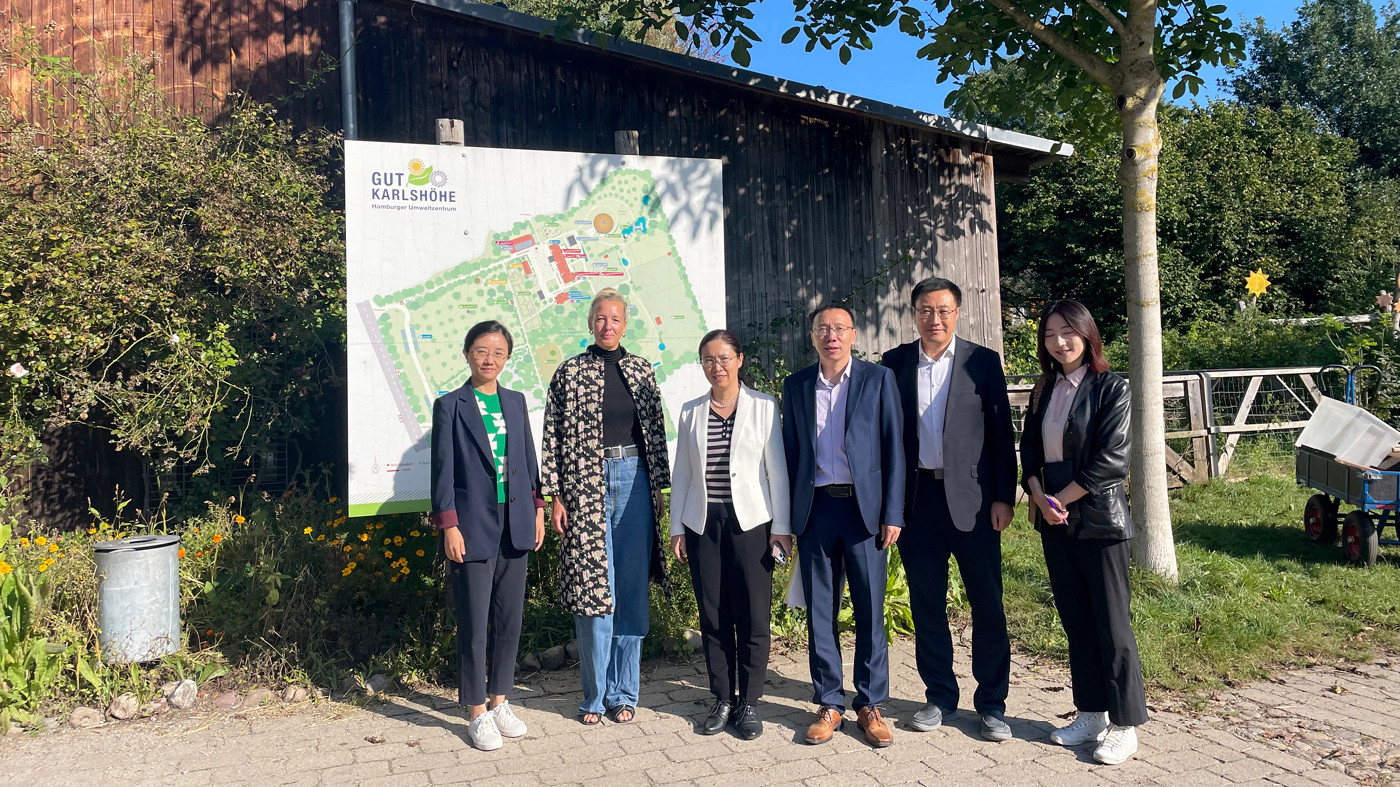 Das Tor zu BNE in Hamburg – Chinesische Delegation bei der Hamburger Klimaschutzstiftung auf Gut Karlshöhe